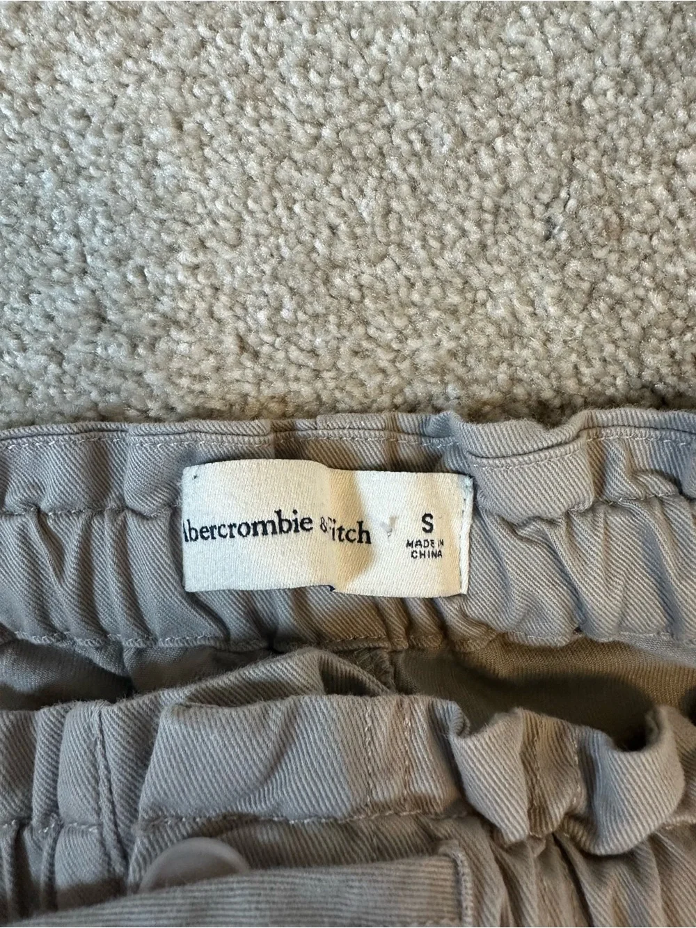Abercrombie & Fitch Men's Cargo Pants in Light Tan Size Small